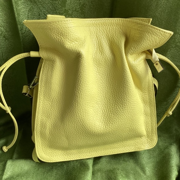 Borse In Pelle Bright Yellow Genuine Leather Drawstring Cinch  Crossbody Handbag - Picture 2 of 12